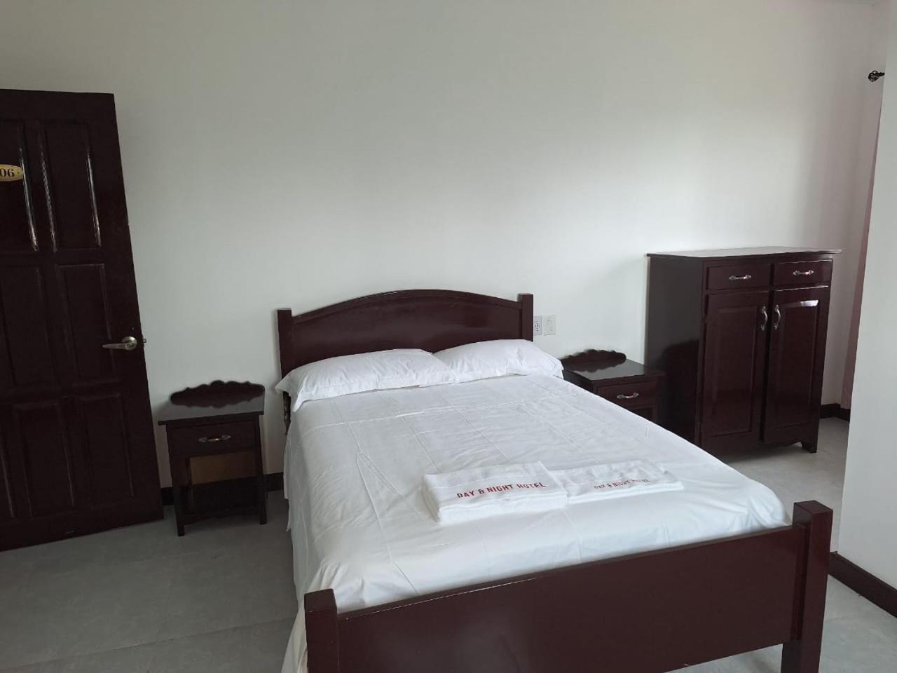 Day And Night Hotel Belmopan Exterior photo