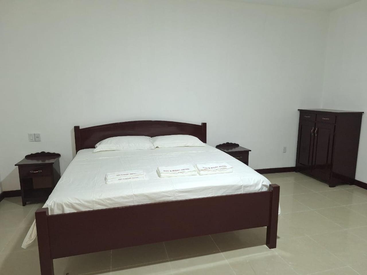 Day And Night Hotel Belmopan Exterior photo